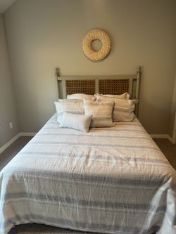 🤩Queen size Complete Bed with Side Table 💰💰