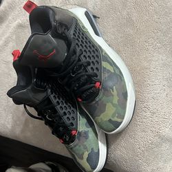 JORDAN MAXIM (SIZE 10)