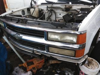 99 Tahoe parts let me know what u need cleaning yard