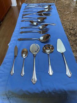 High Quality Reed and Barton 18/10 Stainless Steel Flatware Hostess Serving Set. 16 Piece Set.