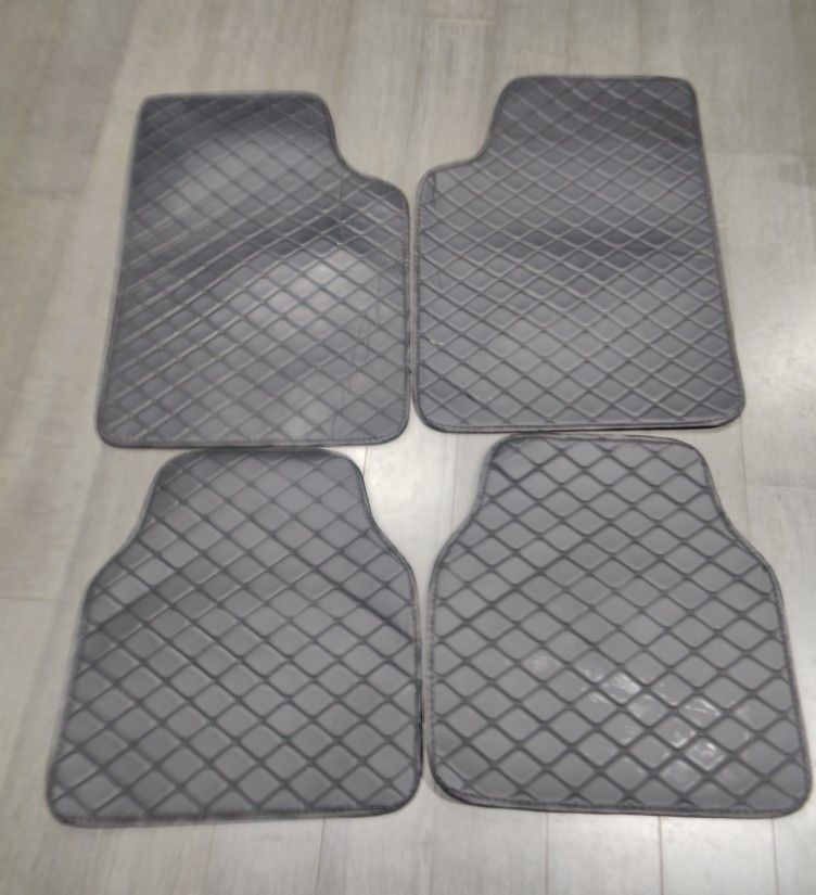 Deluxe Mazda3 Floor Mat Set - excellent condition