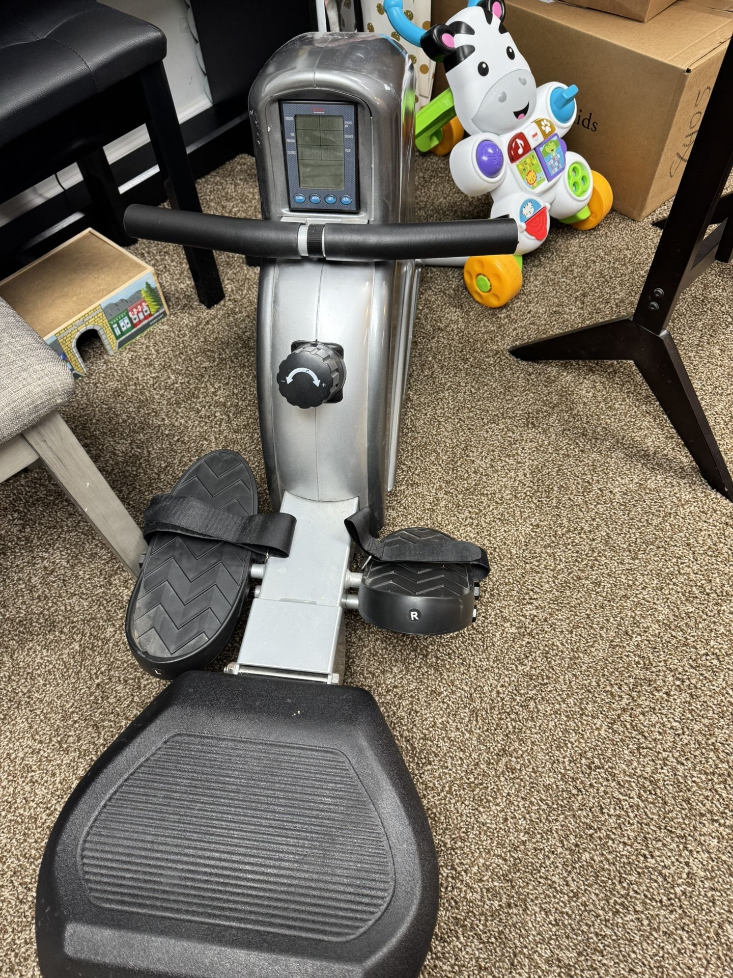 Sunny Fitness Rowing Machine