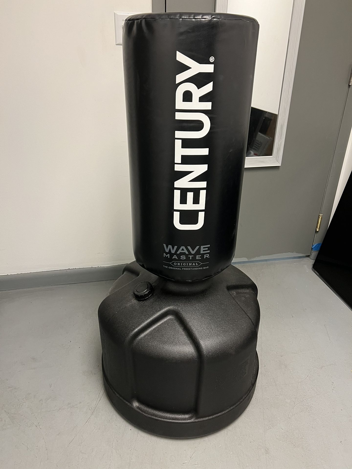 Century Wave Master Powerline Punching Bag for Sale in Miami, FL OfferUp
