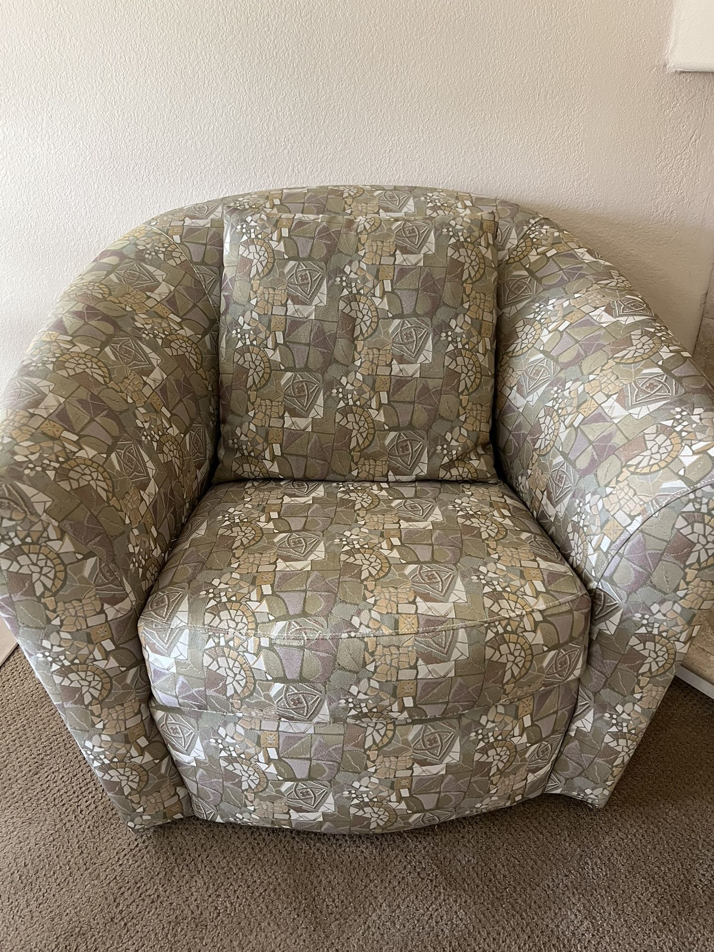 Swivel Chair with 2 Pillows