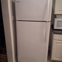 Frigidaire Refrigerator Top Freezer 20 Cu Ft