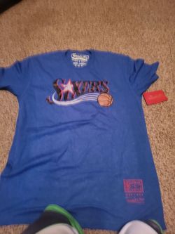 Mens Large 76ers shirt