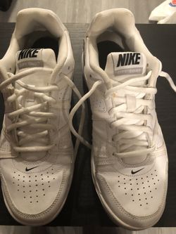 womens sneakers NIKE, size 8.5, in excellent condition