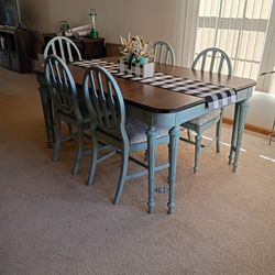 Table and 5 Chairs 