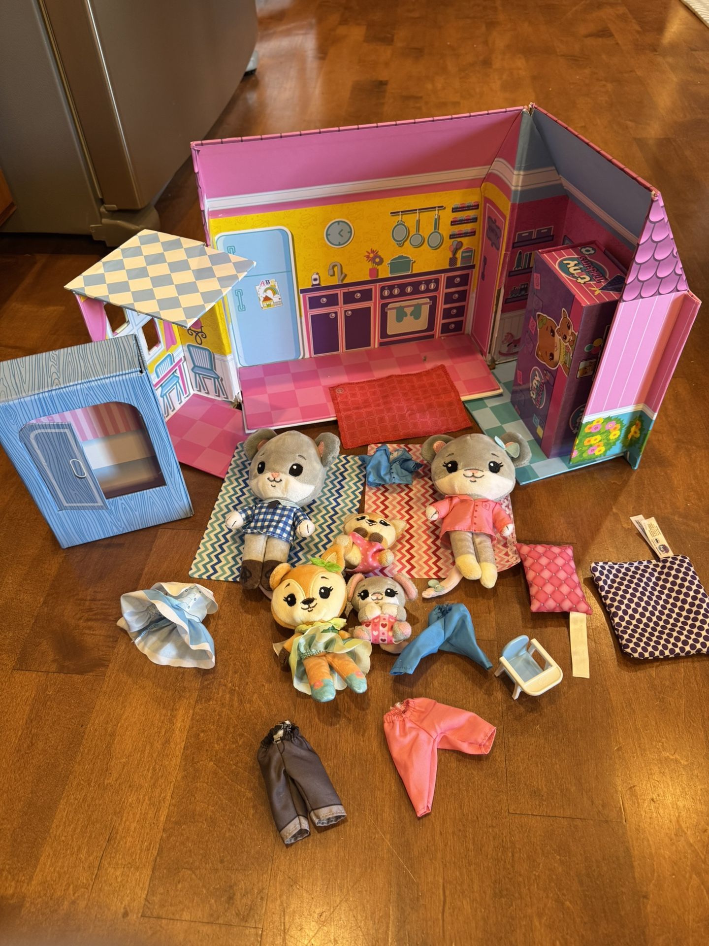 Tiny Tukkins Mouse Playset Shipping Available