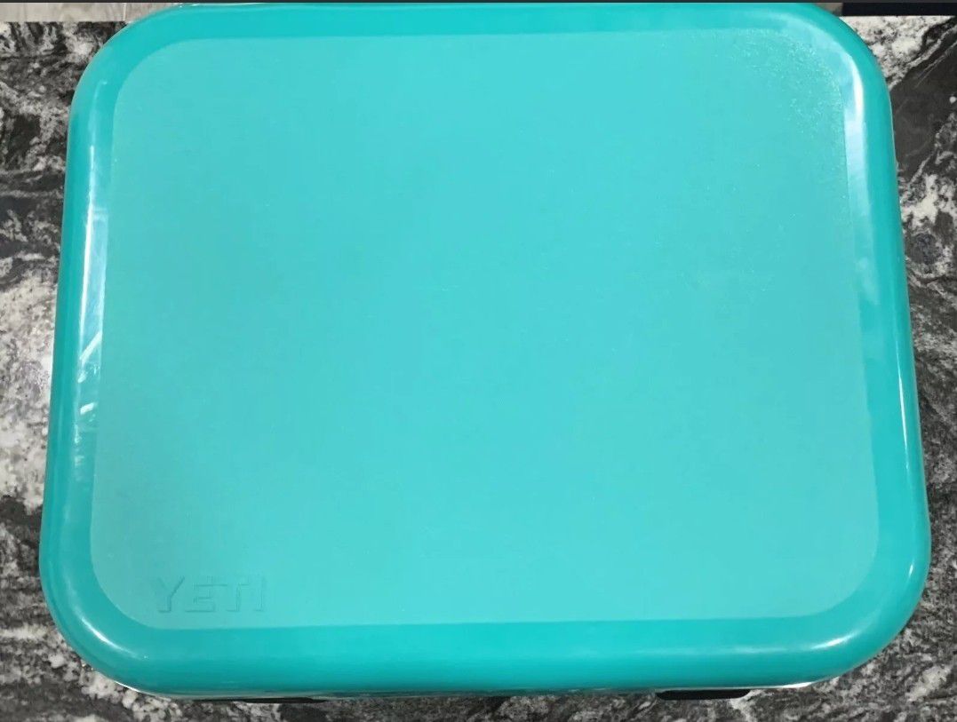 YETI Roadie 24 - Aquifer Blue - Excellent Used Condition Cooler - Rare  Color!!!