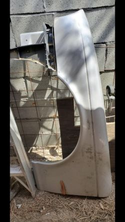 2004 jaguar xj8 driver side fender!