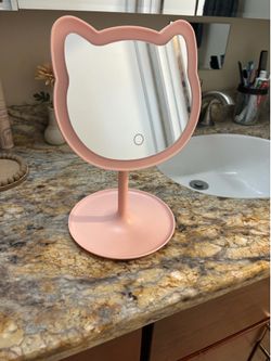 Kitty beauty mirror