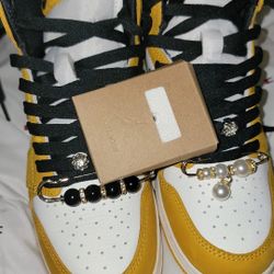 NIKE JORDAN 1 SIZE 6.5 Y