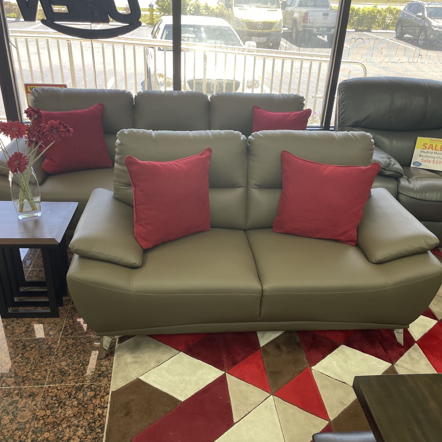🦋🌸SPRING SALE! BRAND NEW SHOWROOM! FURNITURE FOR OVER 1/2 OFF! ALL STOCK ON DISPLAY! NEXT TO GNC! TYRONE SQUARE MALL! ORDER BY PHONE!🎆$1 DOWN EXTEN