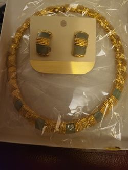 Pair Of Elegant Jade Choker Necklace And Large Jade Earrings 