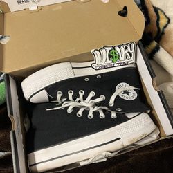 Women’s Converse Size 6.5