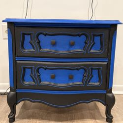 Small Chest Of Drawers/Night Stand/end Table
