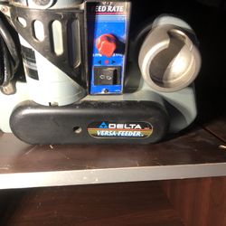 Delta Versa Feeder