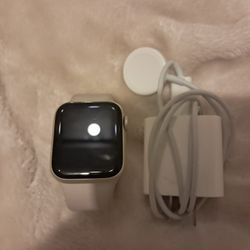 Apple Watch SE(2nd Gen) With Bands, Charger, and Charging Block