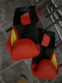 Boxing gloves