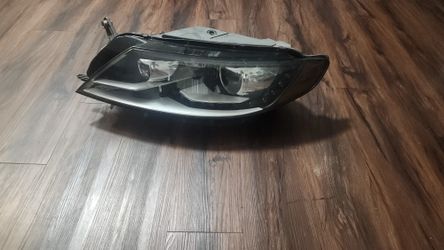 2013 / 2017 Wolkswagen CC  Headlight Left 