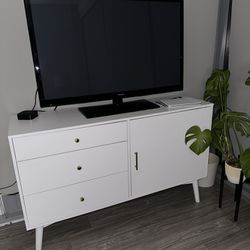 Dresser/TV stand For Sale