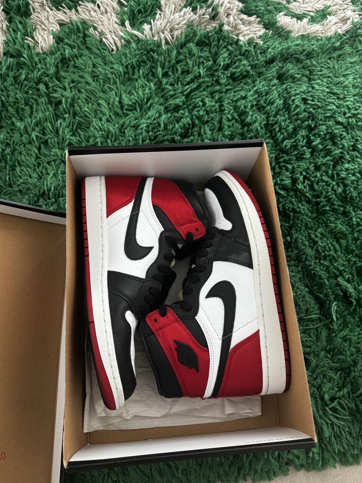Air Jordan 1 Satin Black Toes 8.5W Used