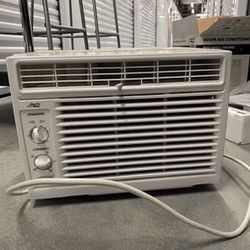 Window Air Conditioner unit - Moving out sale