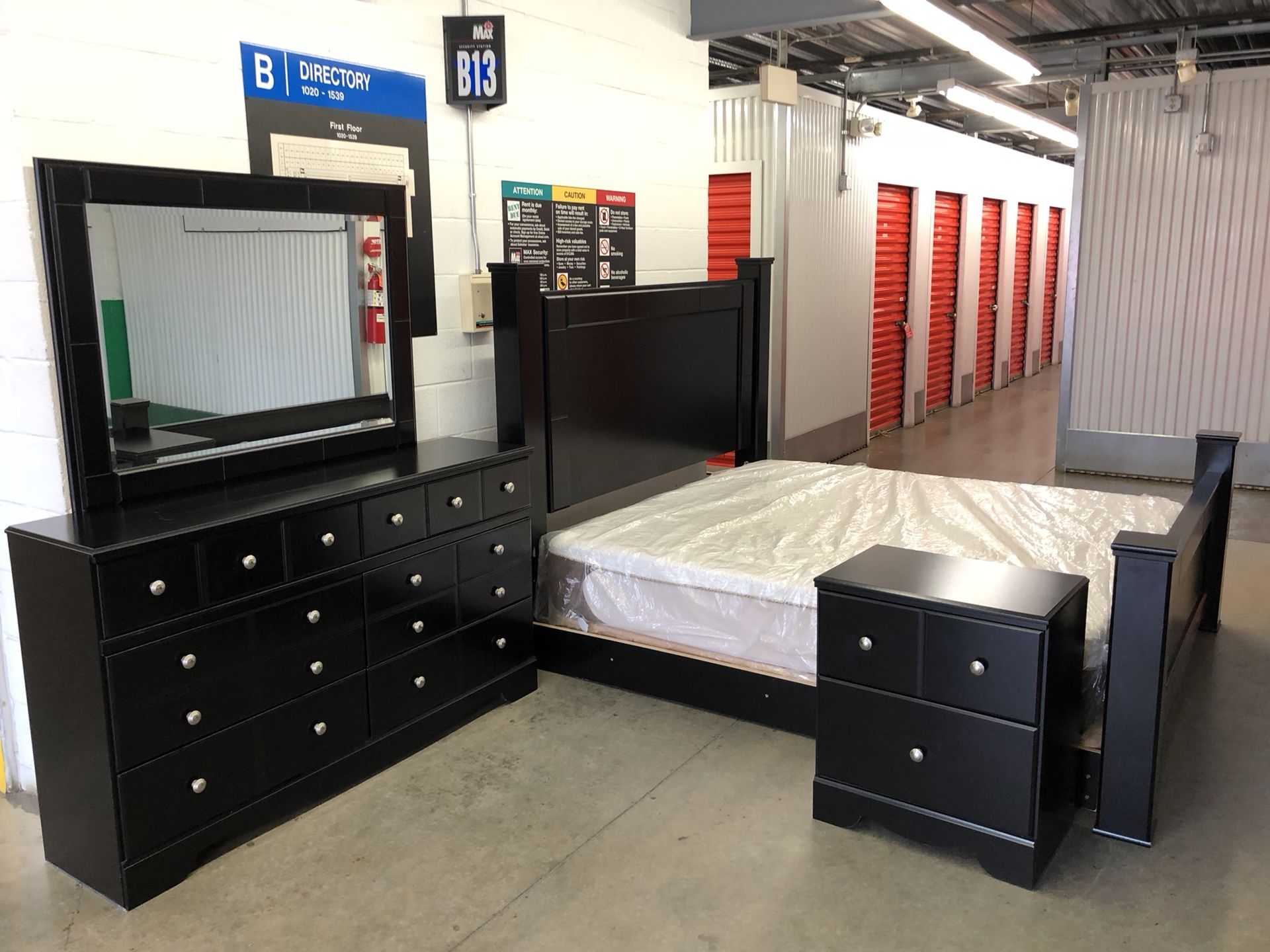 Beautiful king size Modern bedroom set $1475