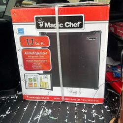 Magic Chef 1.7 Mini fridge Brand New