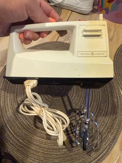 GE Electric Hand Mixer