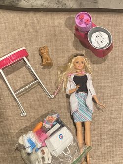 Barbie Doll/vet Clinic 