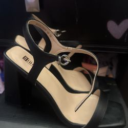Chunky Black 3.5’ Heels Size 11