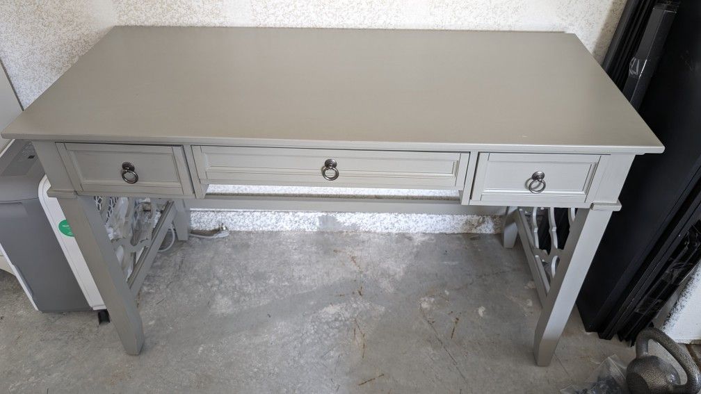 Pier 1 Desk (Light Gray)