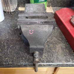Mintcraft Heavy Duty 6" Bench Vise