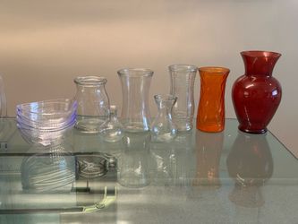 7 Flower Vases and 4 New Large 24.5 FL OZ BPA Free Clear Plastic Cereal Salad Ice Cream Fruit Bowls
