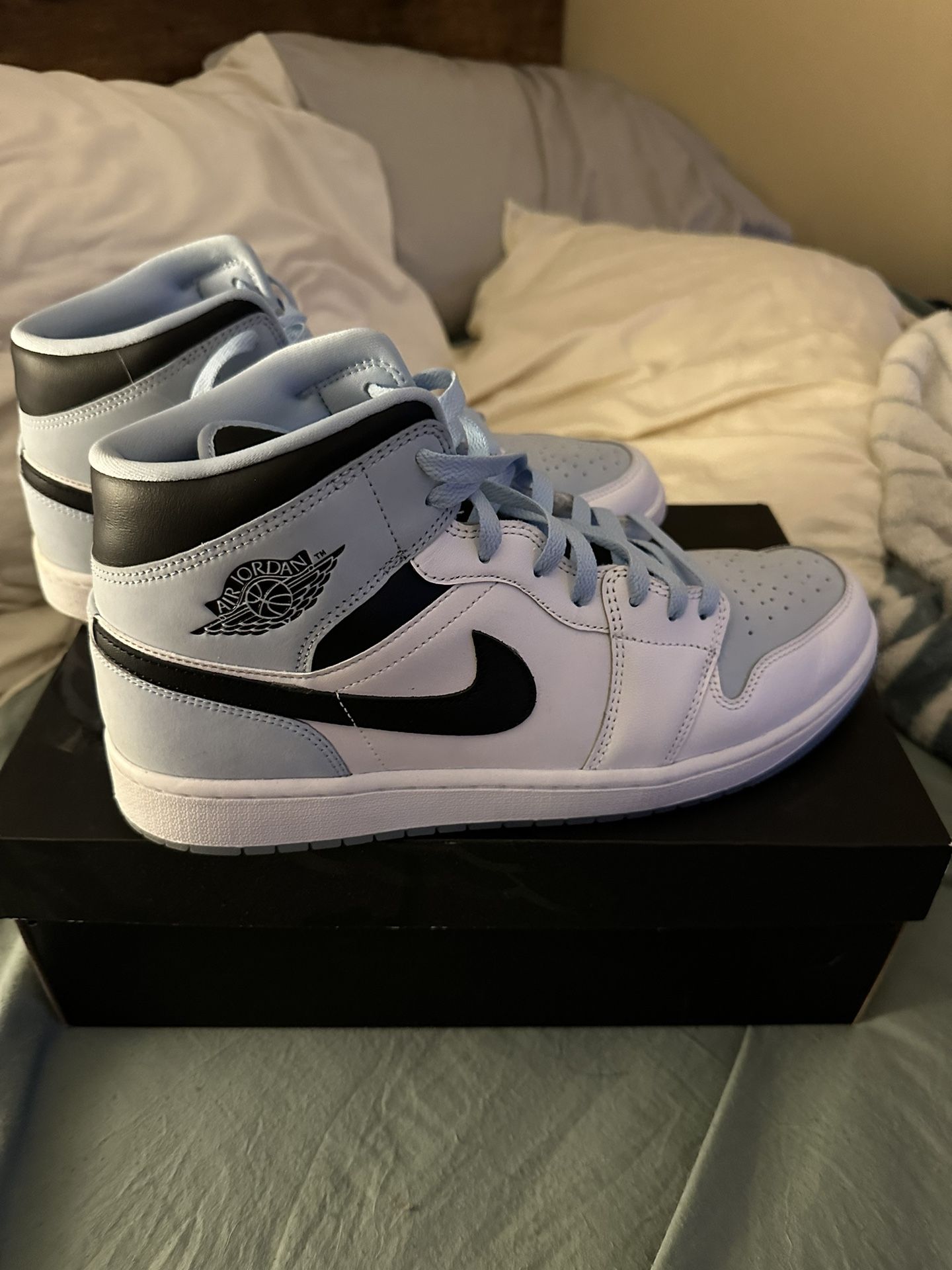 Air Jordan 1 Mid SE