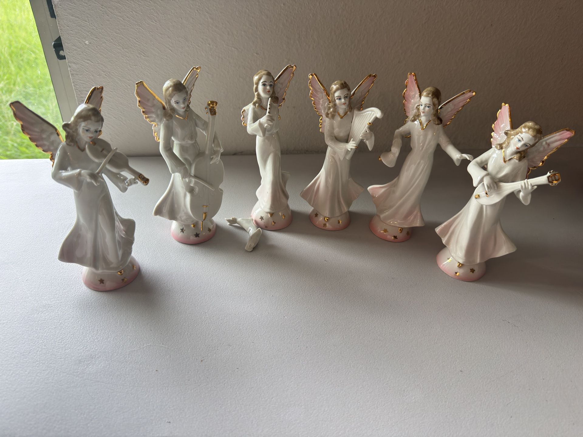 πΆ Vintage Porcelain Musical Angels β 6 Figurines β $30