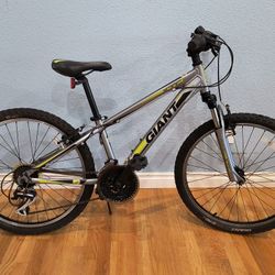 26" Giant XTC Mountain Bike with aluminum frame and Shimano parts 