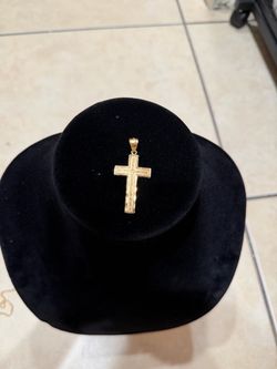 14k gold cross pendent