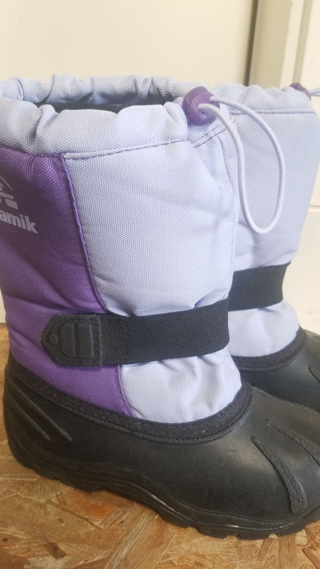 Kamik snow boots Size 1