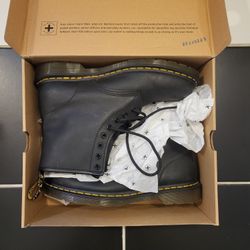 Mens Size 10 Doc Martins