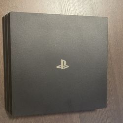PS4 Pro 4K (7+ Games & 1 Remote)