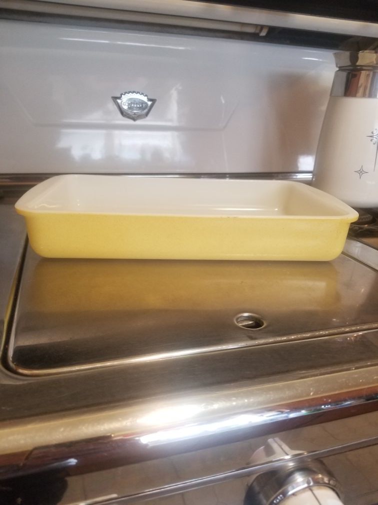 Pyrex 2 Quart Baking Dish