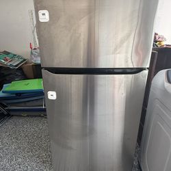 LG 24 cu ft Refrigerator Garage Ready