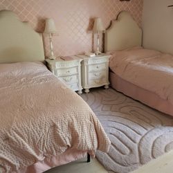 Elegant Girls Bedroom Set – Twin Matching Headboards+ Desk + Nightstands + Mirror (Vintage Style)