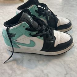 Nike Jordan 1’s - Youth Size 6