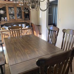 Dinner Table and 6 Chairs 