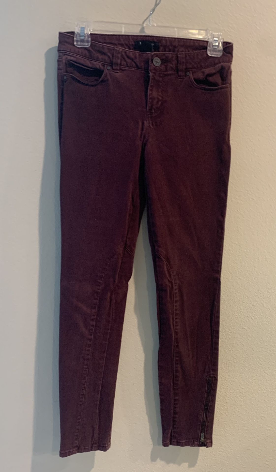 Jeans- White House Black Market Womens Skinny Leg Jeans Burgundy. Ankle zippers