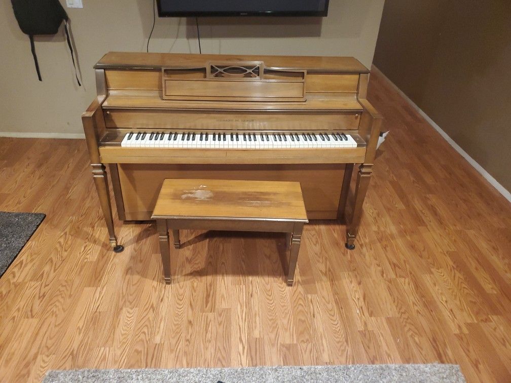 Working Upright Piano (Check Description)